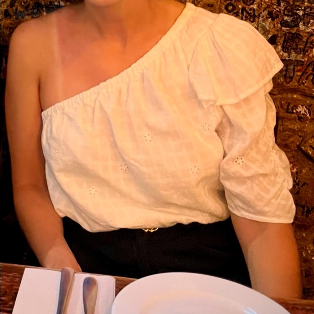 Universal Thread White Asymmetrical Ruffled Blouse - Picture 8 of 9